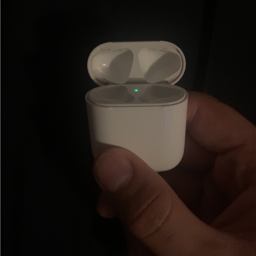 AirPod 2nd gen charging case